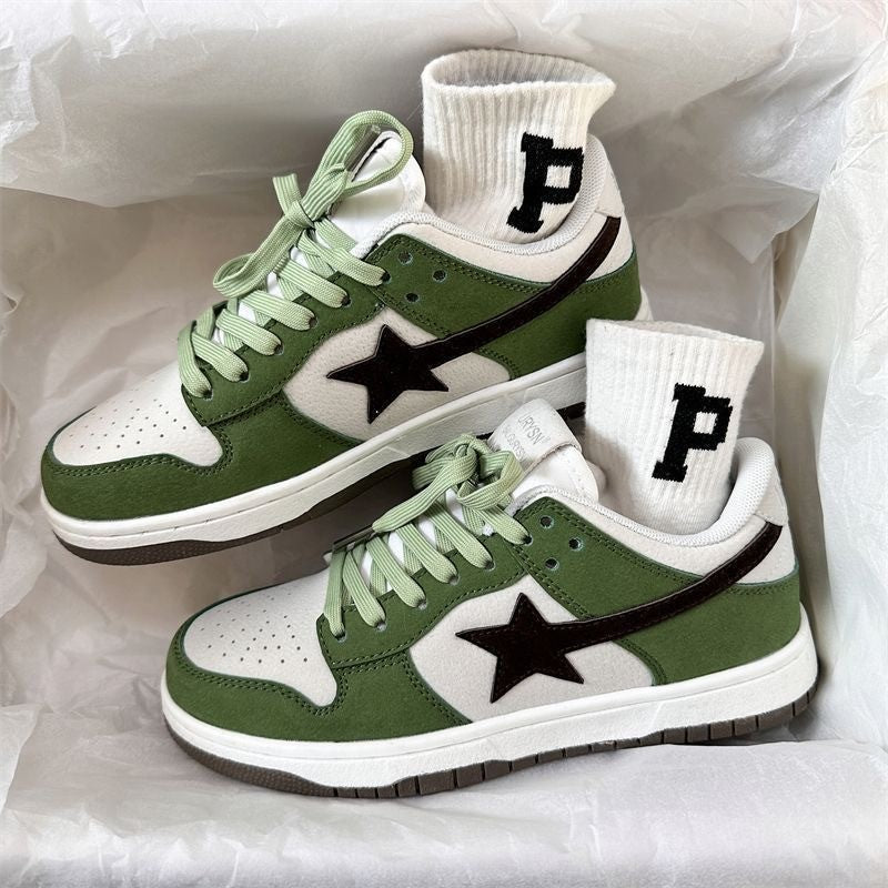 Classic-style sneakers ⭐️⭐️⭐️⭐️⭐️