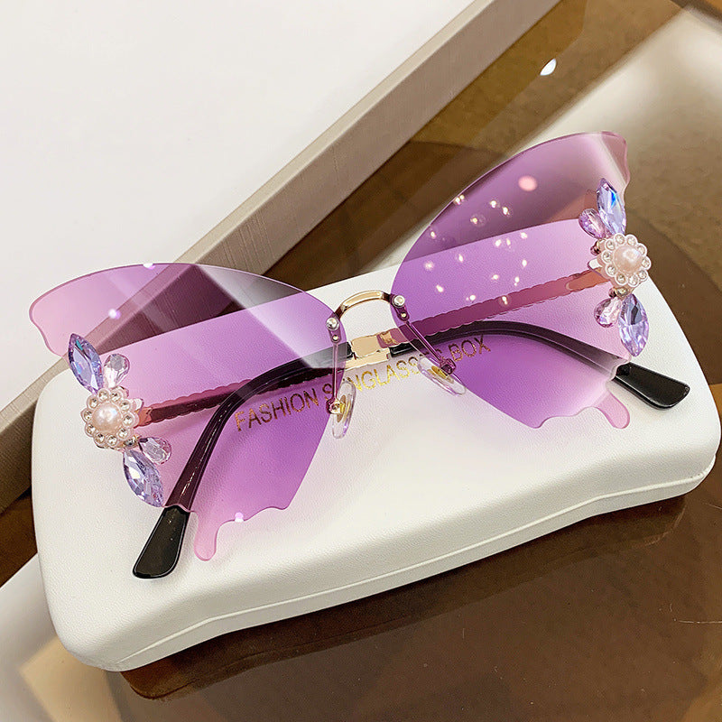Butterfly-shaped diamond-studded sunglasses for women 🦋✨🕶️