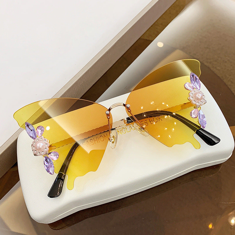 Butterfly-shaped diamond-studded sunglasses for women 🦋✨🕶️