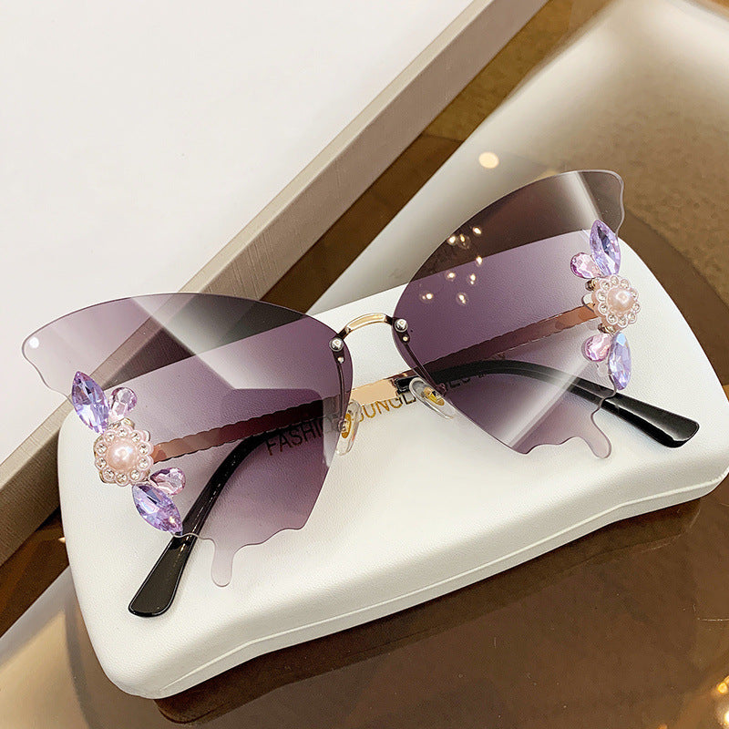 Butterfly-shaped diamond-studded sunglasses for women 🦋✨🕶️
