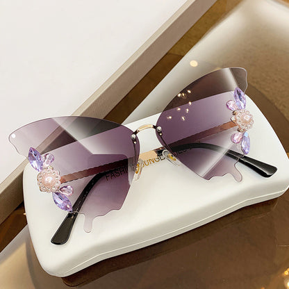 Butterfly-shaped diamond-studded sunglasses for women 🦋✨🕶️